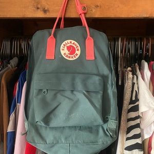 Fjallraven Kanken bookbag